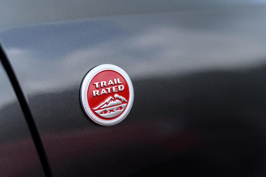 Логотип Jeep Grand Cherokee Trailhawk (WK2) 2017 года  (JP) (фото 5 из 10)